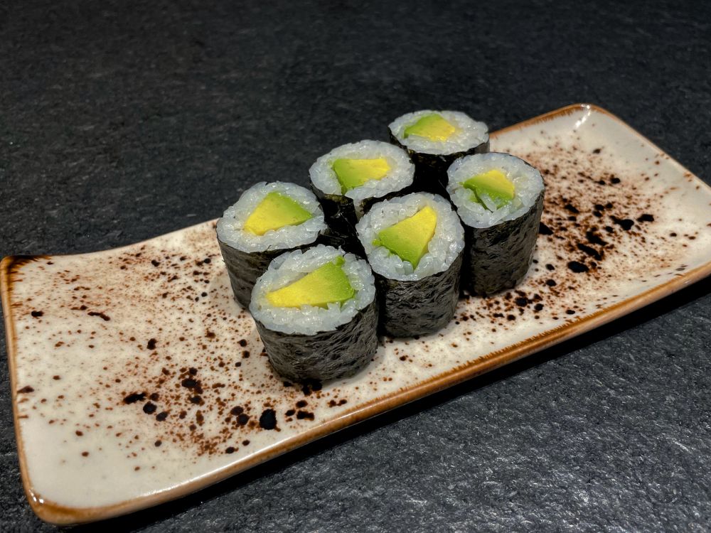 sushi de aguacate